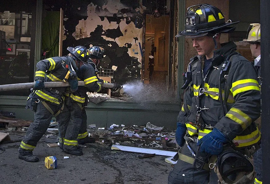 Евакуираха най-големия мол в света заради пожар