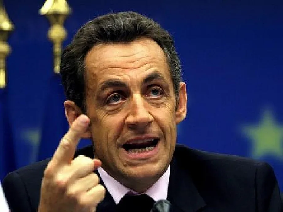 Арестуват младеж, обидил Саркози