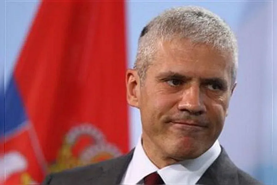 Тадич хвърли оставка, за да спести пари