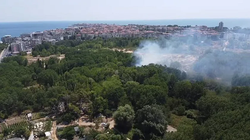 Ужасът не спира! Пламна пожар в Несебър