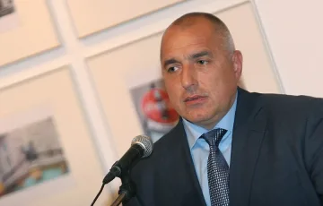Бойко подари троянска сливова на арменския патриарх