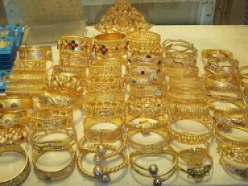 Спипаха роднина на Кадафи с 10 кила злато