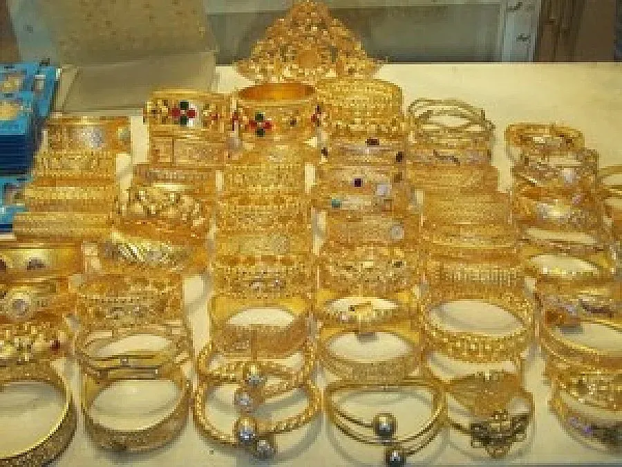 Спипаха роднина на Кадафи с 10 кила злато