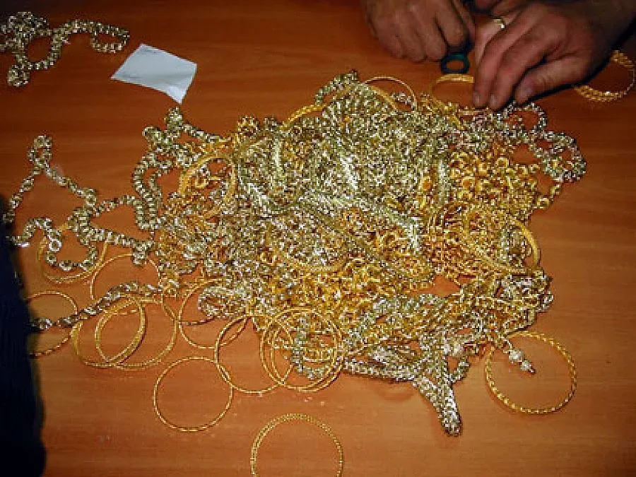 Задигнаха половин кило злато от жилище