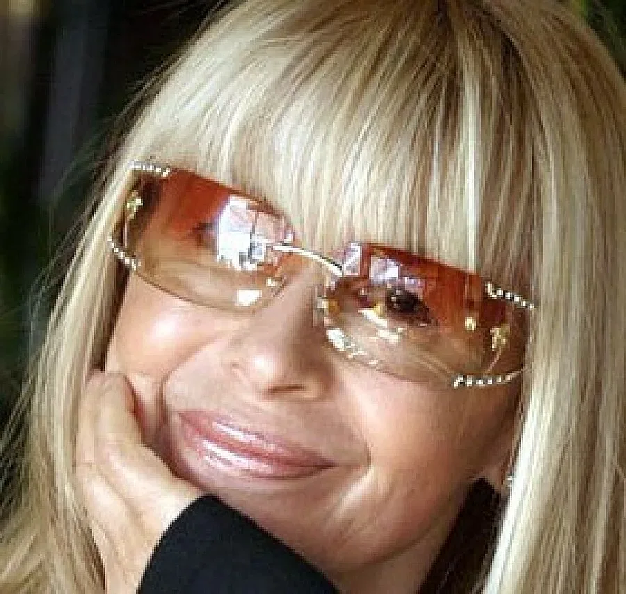 Лили Иванова кипи от енергия, готви концерт за ноември