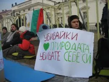 Жива верига срещу строителството в Морската градина
