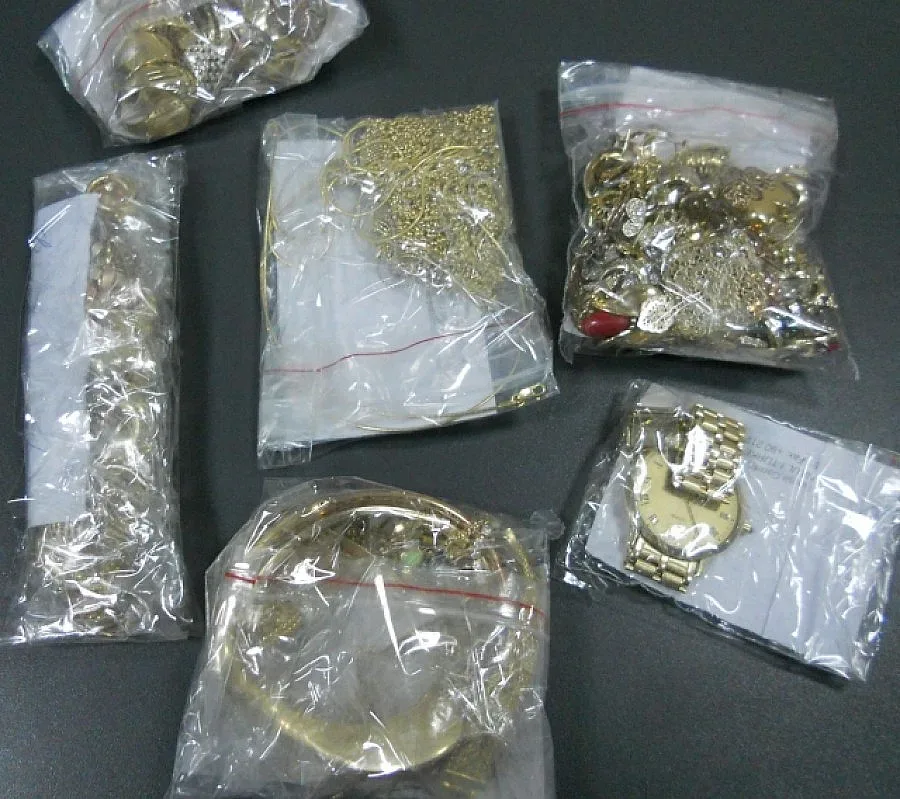 Жени вкарват половин кило злато в гащите през Капитан Андреево