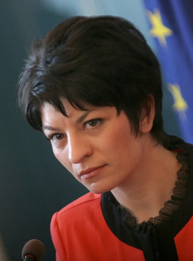 Кабинетът слага юзди на цените на лекарствата
