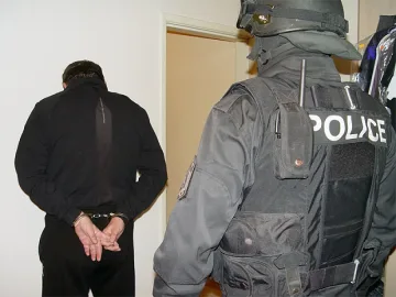 Двама българи обвинени в Чехия за тероризъм