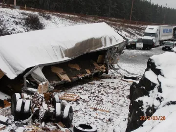 $ 5 милиона на монети се пръснаха на пътя