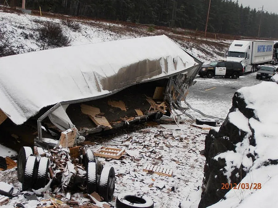 $ 5 милиона на монети се пръснаха на пътя