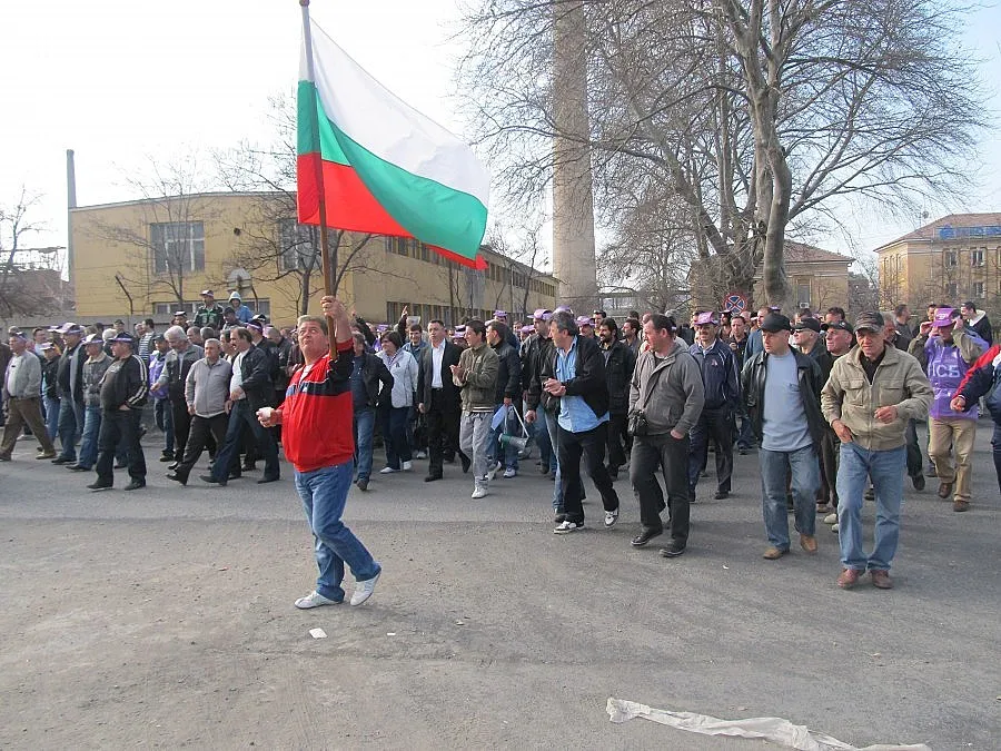 400 металурзи подадоха искове в съда