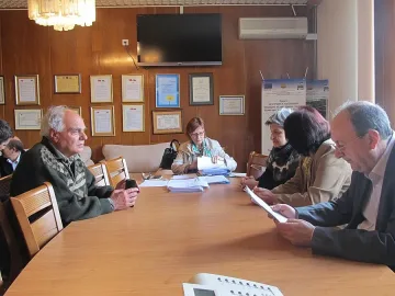 Две особени мнения за Водното огледало