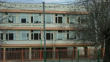 Уволняват даскал за анонимна статия във вестник