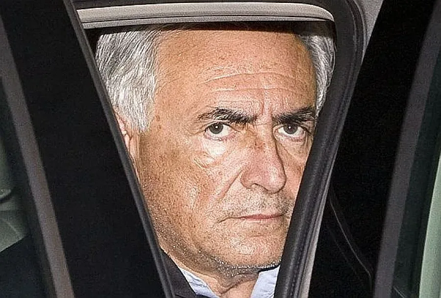 Разследват Строс-Кан за сводничество, грозят го 20 г.