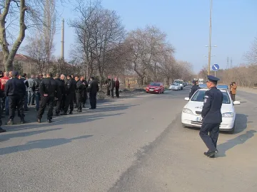 Блокираха за час пътя Кърджали-Хасково
