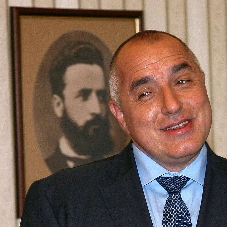 Премиерът само седмица на лютив бобен пост