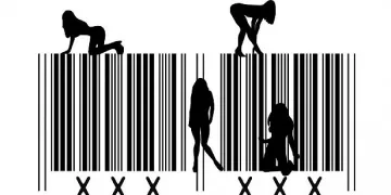 Сводници татуират баркод на проститутки