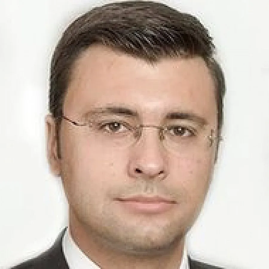 Добрев уволни шефа на Български енергиен холдинг
