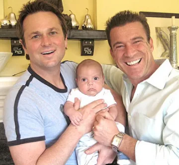 Решават с референдум дали гейовете да осиновяват деца