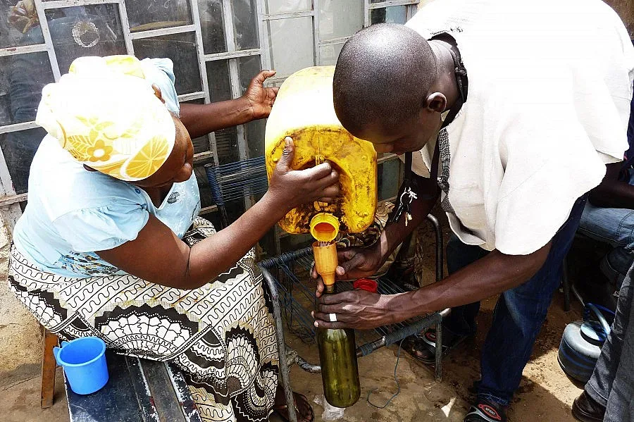 Мародери палят и грабят след преврата в Мали