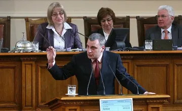 Курумбашев плаши премиера с плик