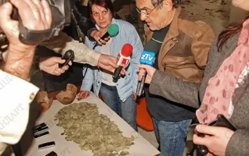 Грамота и 1600 лв. за полицая, намерил и предал съкровище