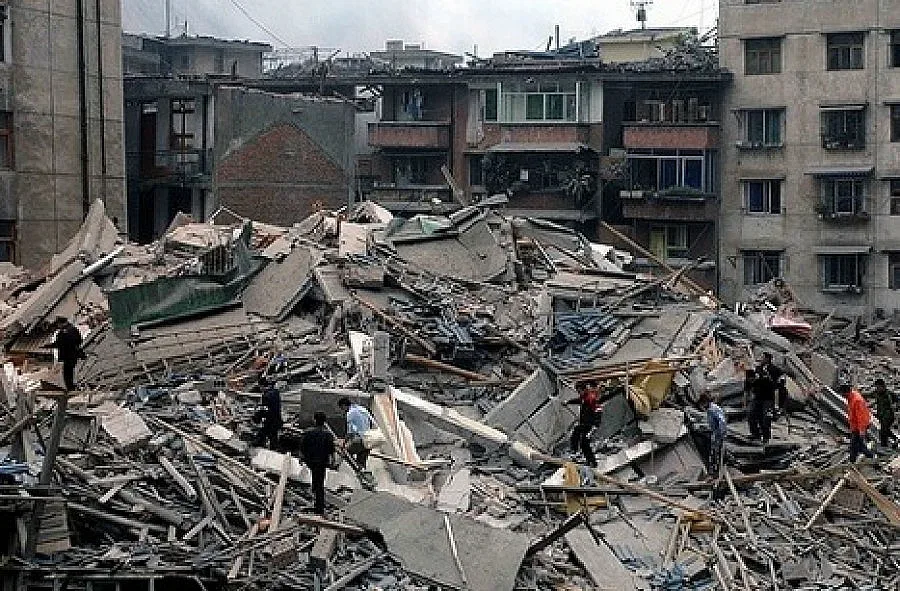 Срутена сграда погреба 7 души в Аржентина