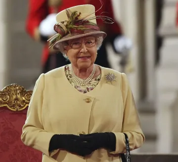 Елизабет II си търси млад слуга за 18 000 евро