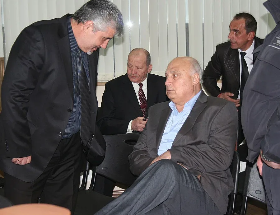 Цар Киро поиска свобода, внукът му остава в ареста