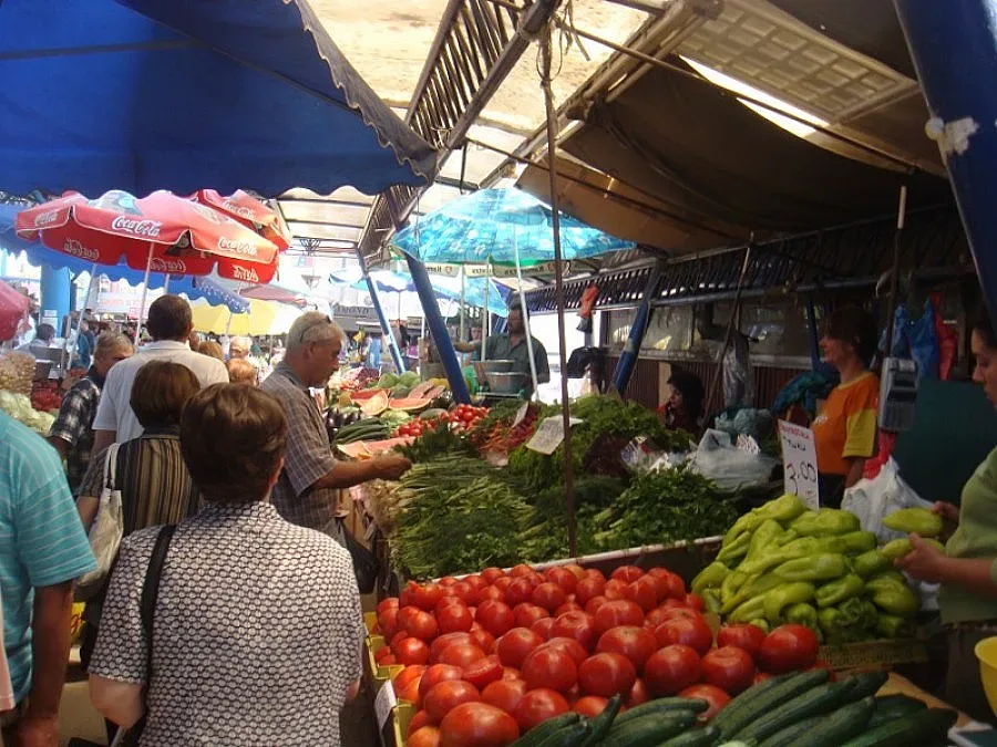 Данъчни плъзнаха по пазарите