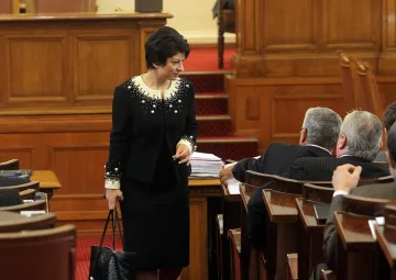 Парламентът гласува новите министри, опозицията ги бойкотира