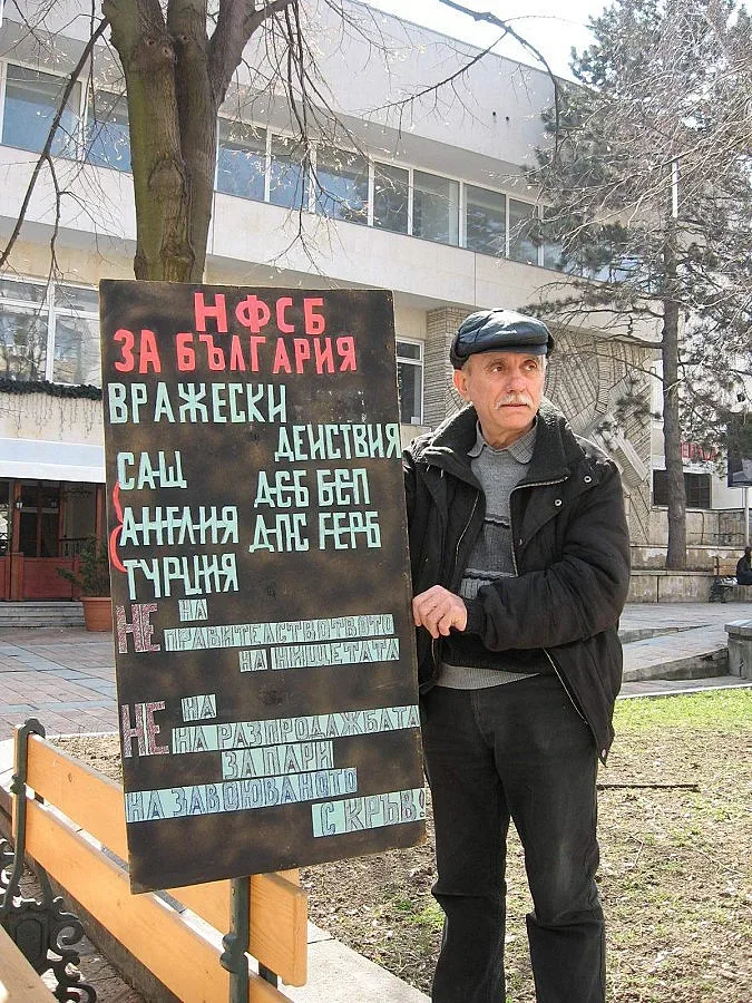 55-годишен обяви граждански протест