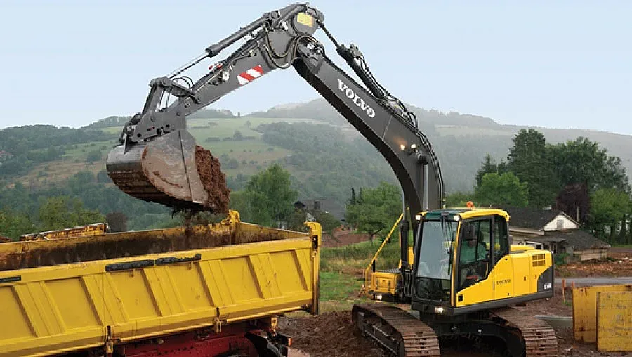 МВР спря износ на камион и багер за Сирия