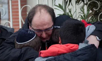 Убиецът от еврейското училище е ислямист или крайнодесен