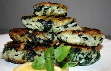 На трапезата: Спаначени кюфтенца с ориз