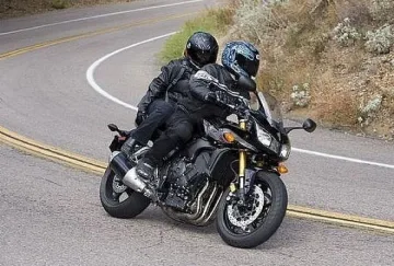 Рокери ограбиха куриерска фирма 