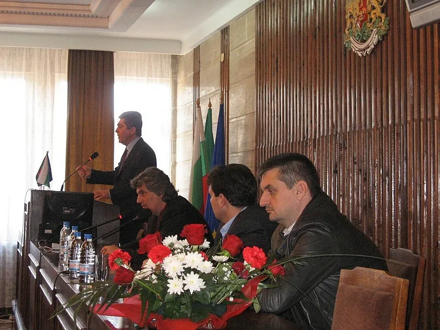 Първанов: Референдум за шистовия газ и “Белене"