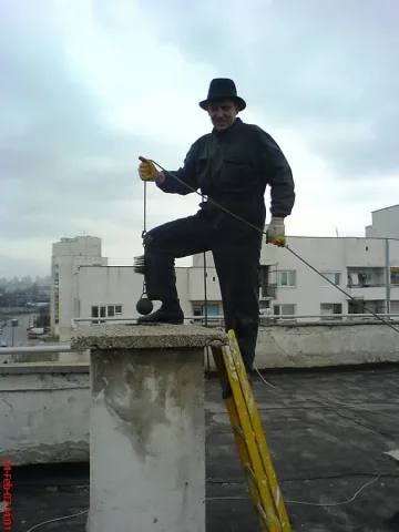 Пиян зет се задръсти в комин