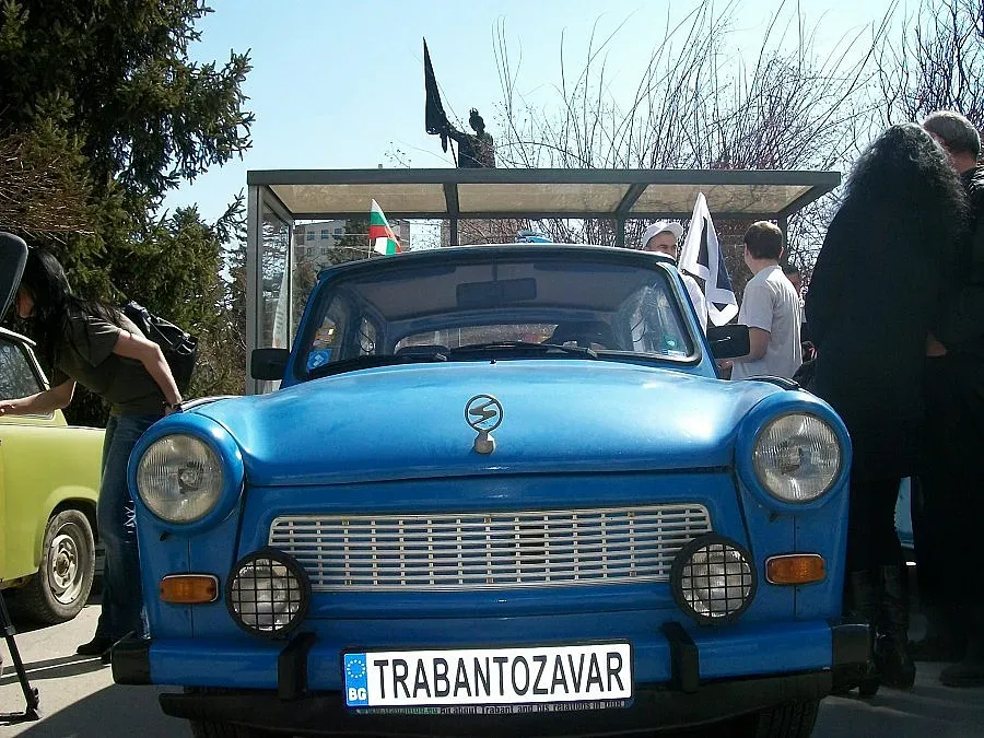 Подкараха трабантче с вода