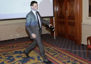 Новият енергиен министър почва пролетно почистване