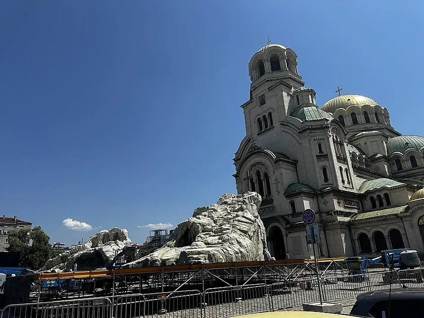 Чудо пред "Св. Александър Невски". Пещерата на Иван Рилски