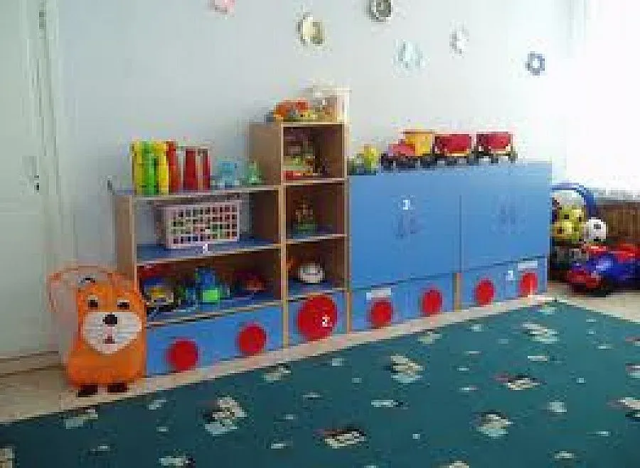 Паднал шкаф нарани деца в детска градина