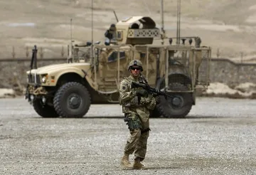 Турски хеликоптер се разби в къща, 12 военни загинаха