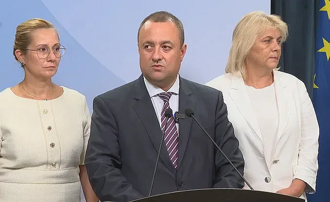 БСП проговори за кабинет с ПП-ДБ. Условието