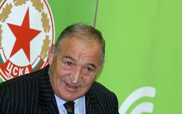 Пената: Взимат заплати, да играят