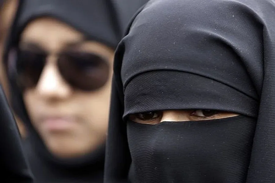 Момиче се самоуби след брак с изнасилвача си