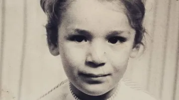 Ще познаете ли, коя е тази чаровна водеща