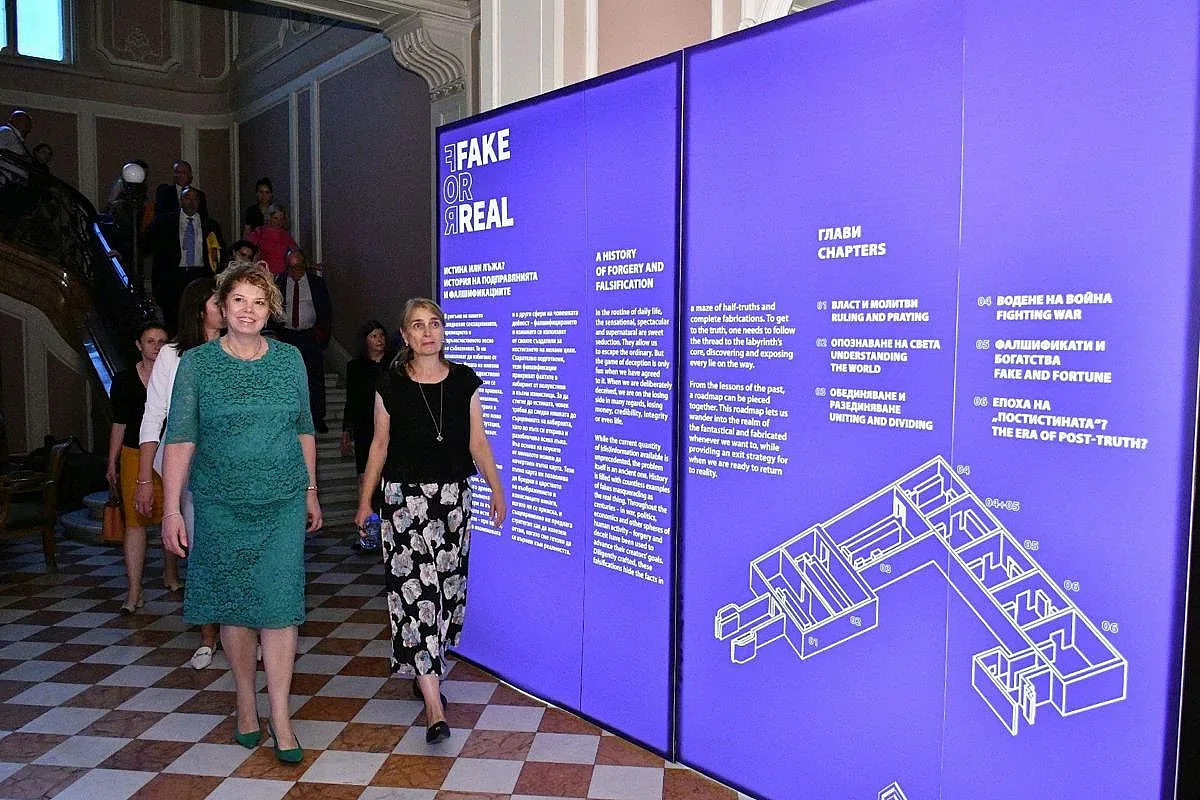 Йотова откри изложба за фалшификациите и подправянията в историята