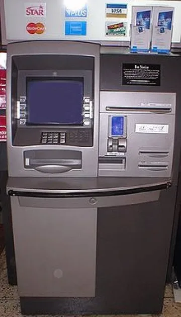 Точат ни сметките с лъжливи телефони върху банкоматите 
